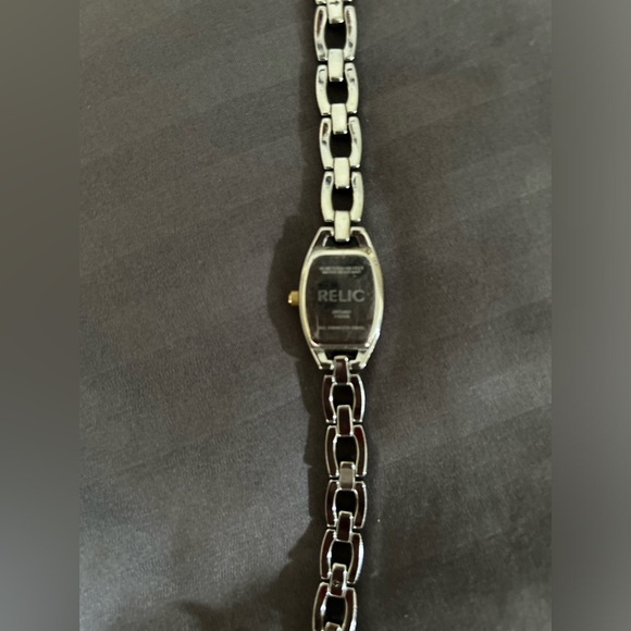 Relic silver/gold woman’s watch - Picture 2 of 3